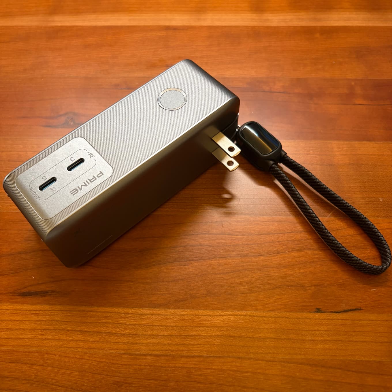 折りたたみプラグとUSB-Cポート2口